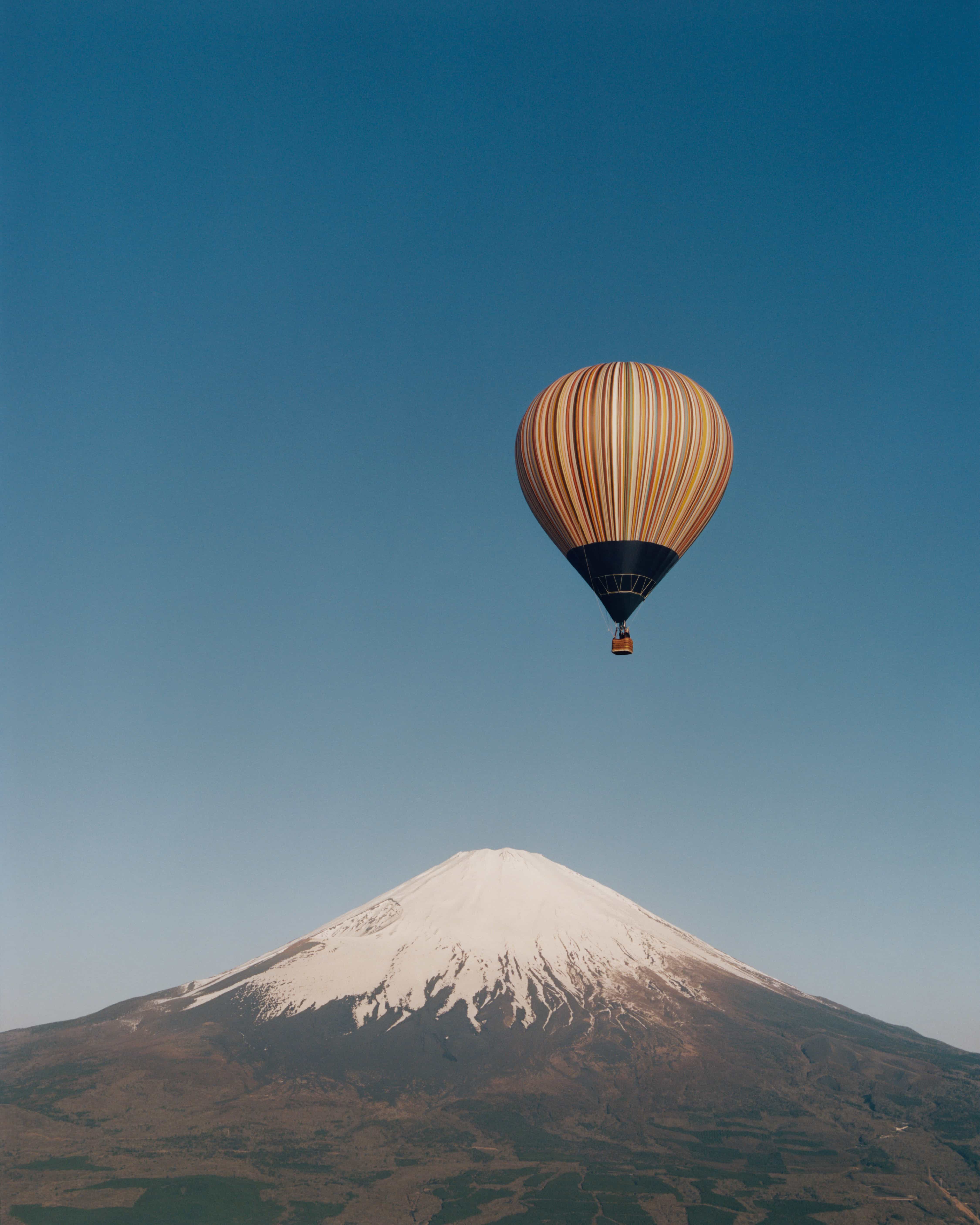 ✨最高級✨ Paul Smith COLLECTION バルーン マーブル S Paul Smith | Our Signature Stripe Balloon Takes Flight Near Mount Fuji